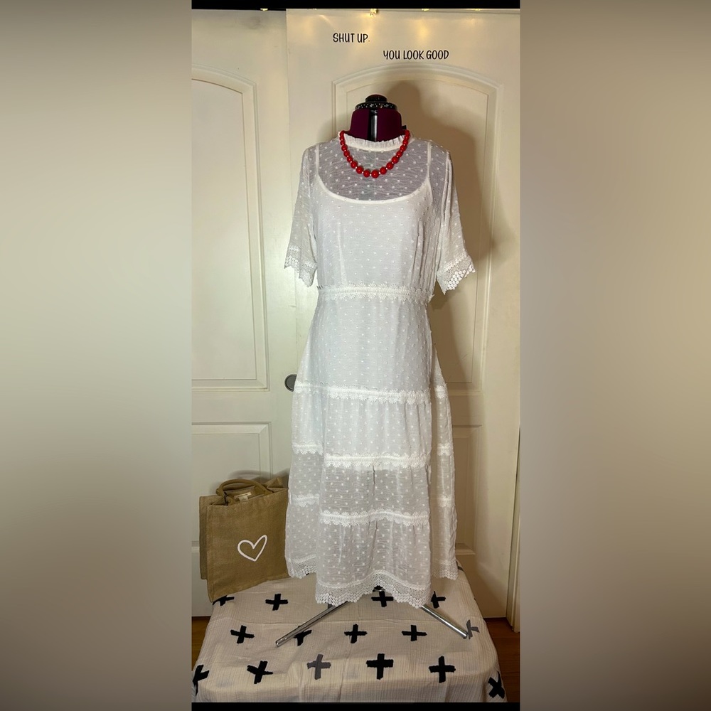 Lulu’s Darling white lace w/ Swiss dot & embroidered ruffle trim midi dress. Lrg
